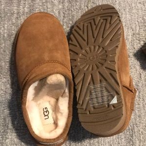 UGG Shoes - New Classic Ugg Slippers- Chesnut UGG Shoes - New Classic Ugg Slippers- Chesnut